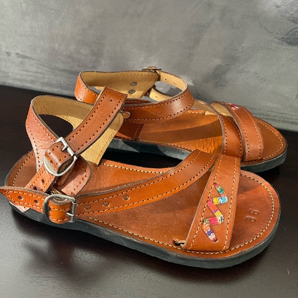 Guatemalan women’s sandals - Picture 2 of 3